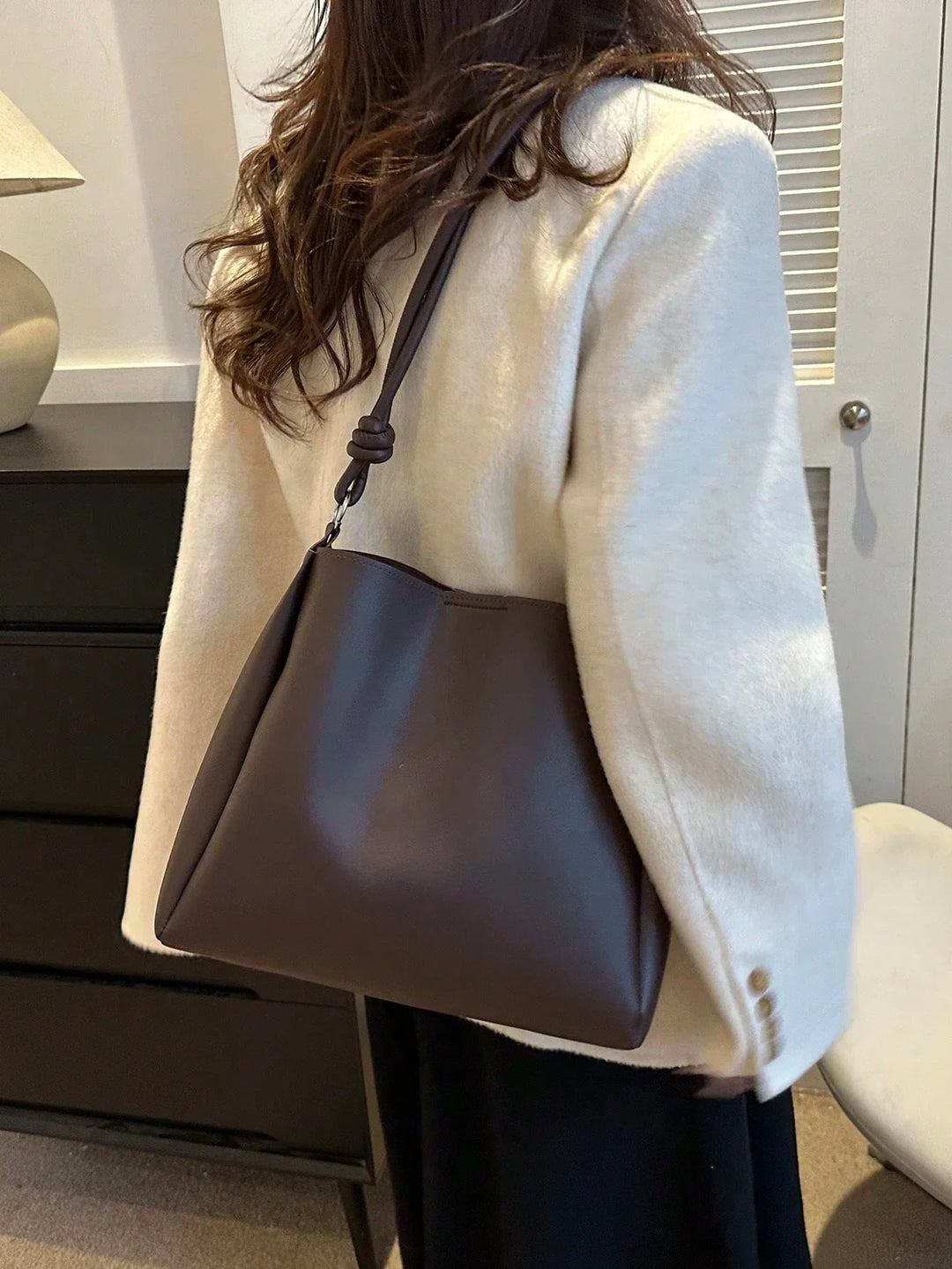 Aloria™ | Knot-Detail Bucket Bag